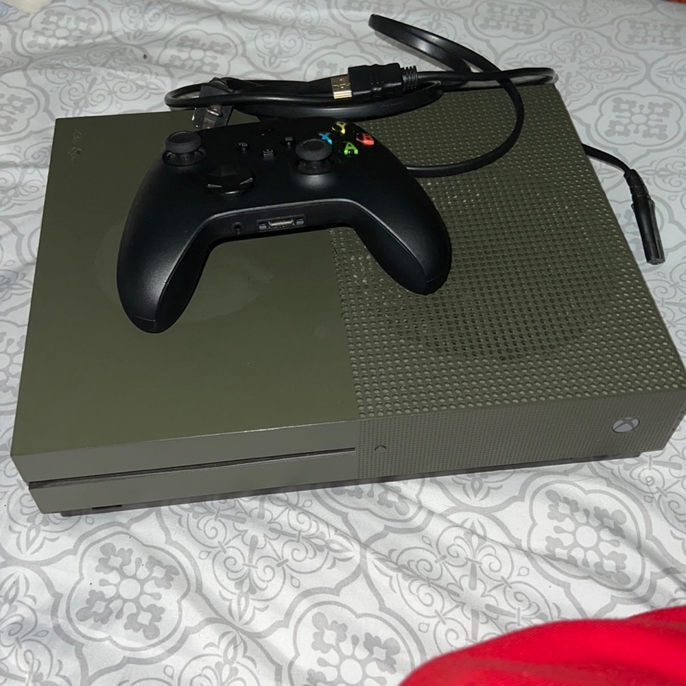 Xbox 1 limited edition new controller 15 games and 1 year of Xbox live 2tb